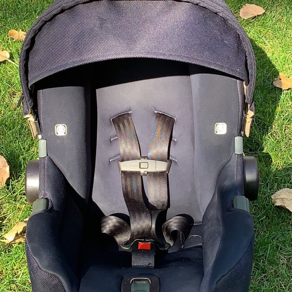 Infant nuna car seat.